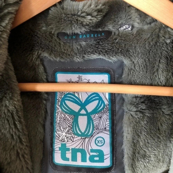 TNA XS Winter Jacket - Picture 5 of 16